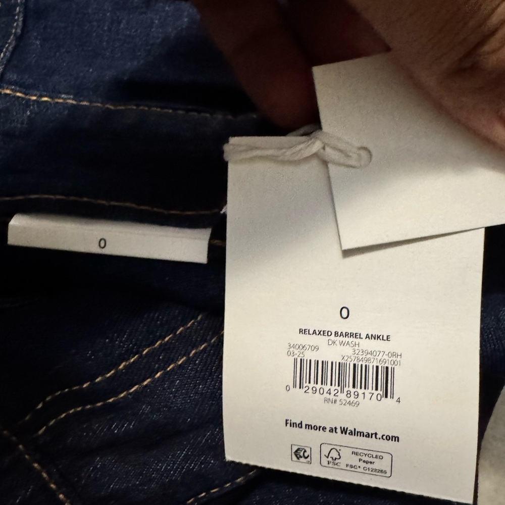 Free Assembly Women's  Barrel Ankle Jeans - Picture 4 of 9